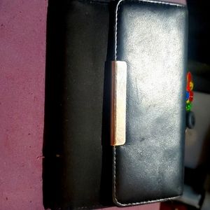 Parisian black wallet